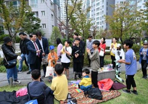 백경현 구리시장, 갈매푸르지요A 제3회 아이랑 가을축제 참석 이미지