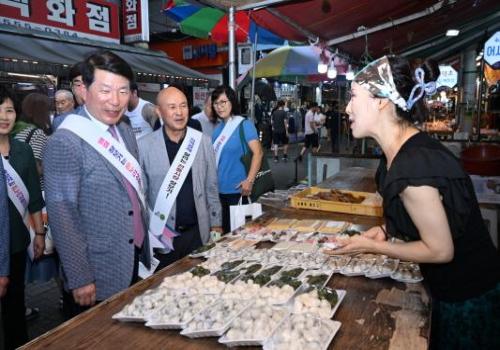 백경현 구리시장, 전통시장 찾아 추석 물가 체험·상인 애로사항 청취 이미지