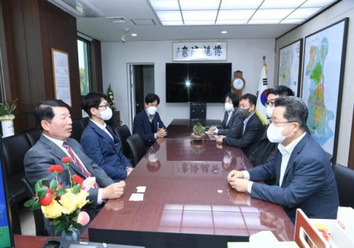 백경현 구리시장 - 대도시권광역교통위원회 김영국 광역교통정책국장 간담회 이미지