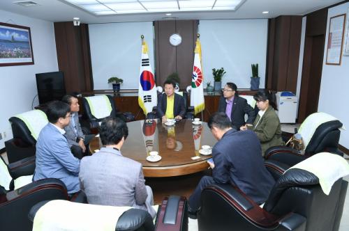 구리법인택시사업자협회 추석맞이 사랑나눔 후원물품 전달식 이미지